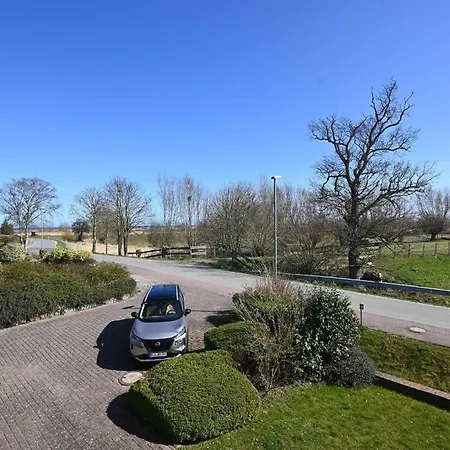 Pferdekoppel-im-haus-zwischen-den-wassern