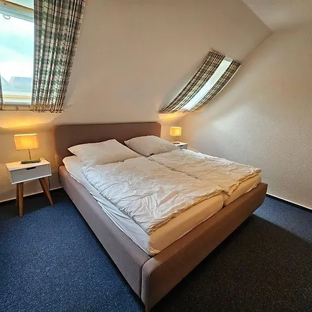 Pferdekoppel-im-haus-zwischen-den-wassern